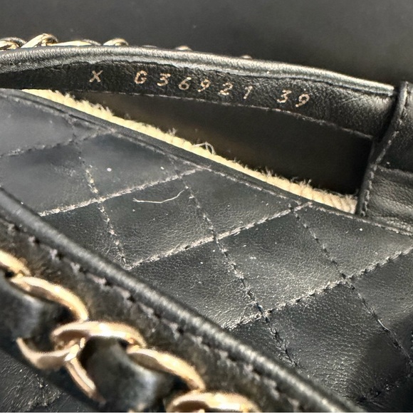 Chanel Black Leather CC Thong Espadrille Sandals with Gold Chain Detail - Picture 12 of 12
